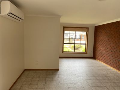 2 / 26 Hafey Crescent, Hoppers Crossing