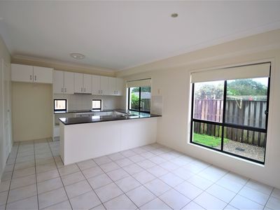 1 / 6 Crosby Avenue, Pacific Pines