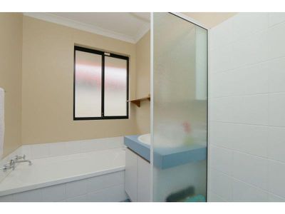 8 Bark Circle, Kenwick