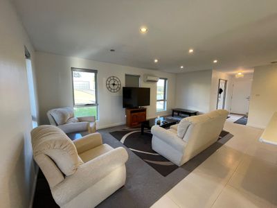 2 / 27 Heather Crescent, Park Grove