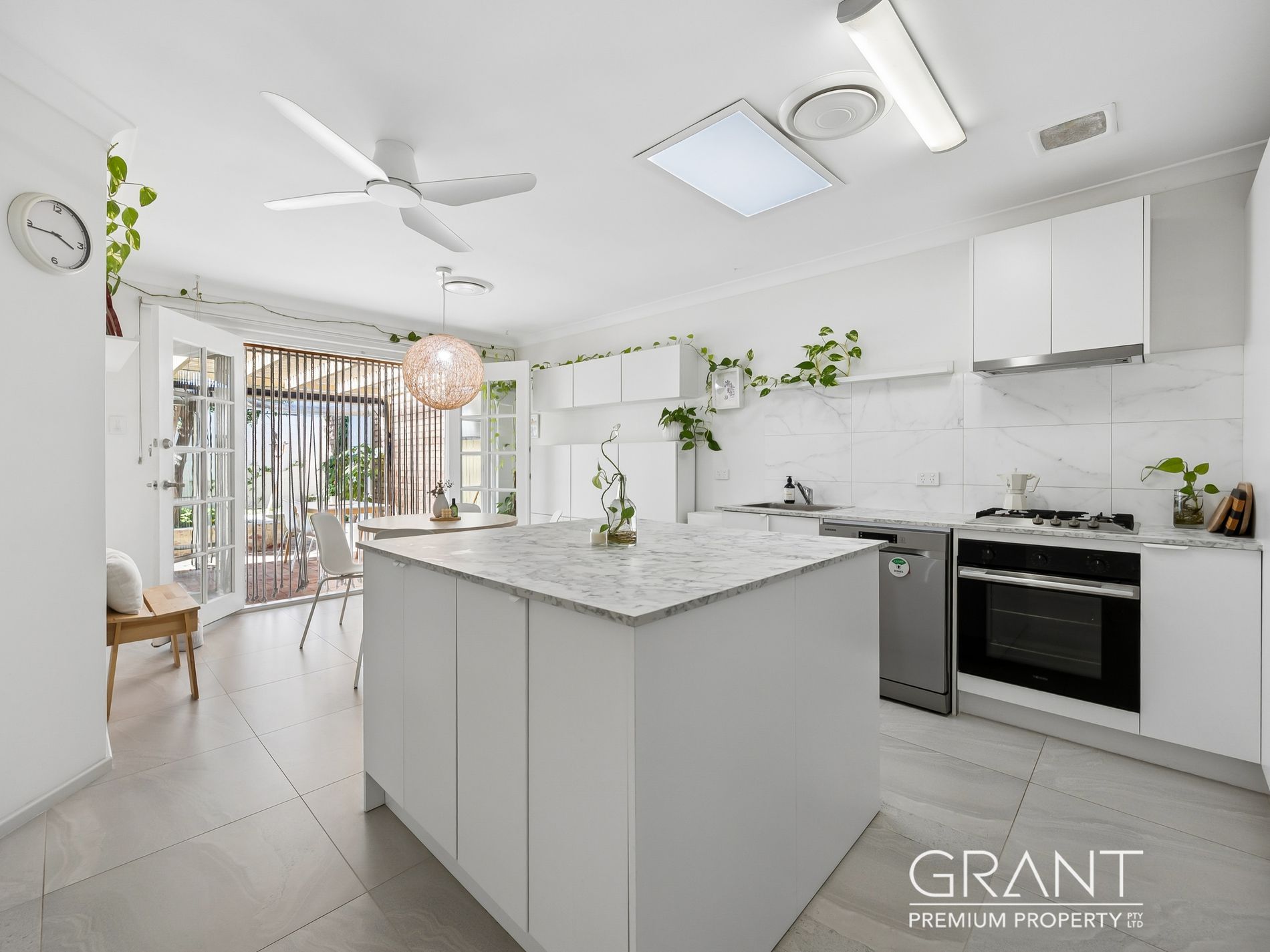 5 / 11 Helm Street, Mount Pleasant - Image 1
