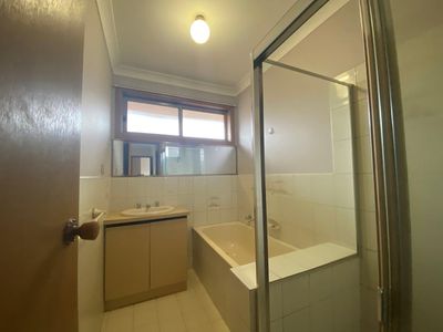 2 / 20 Tolmie Avenue, Werribee