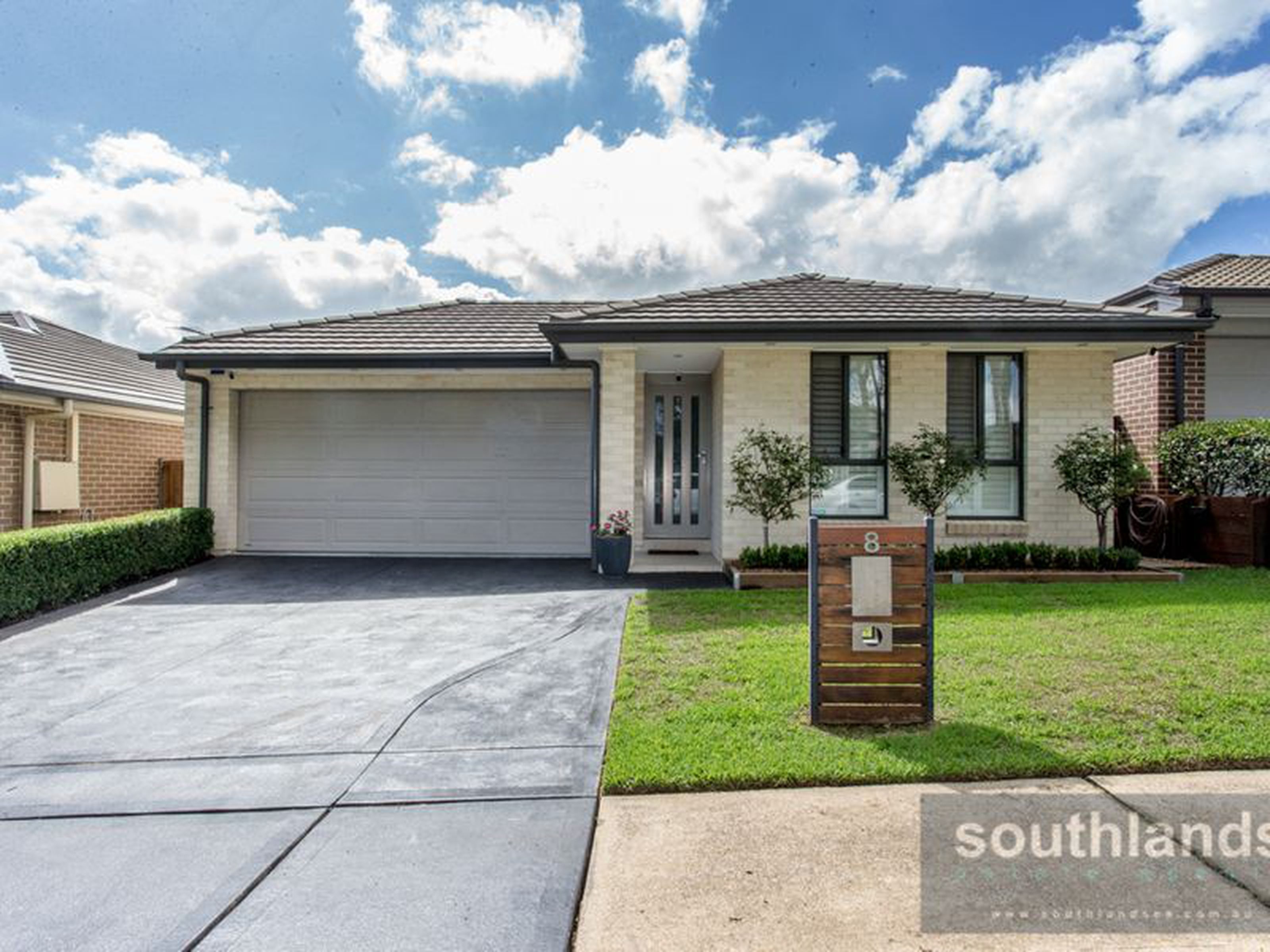 8 Coachwood Drive, CLAREMONT MEADOWS