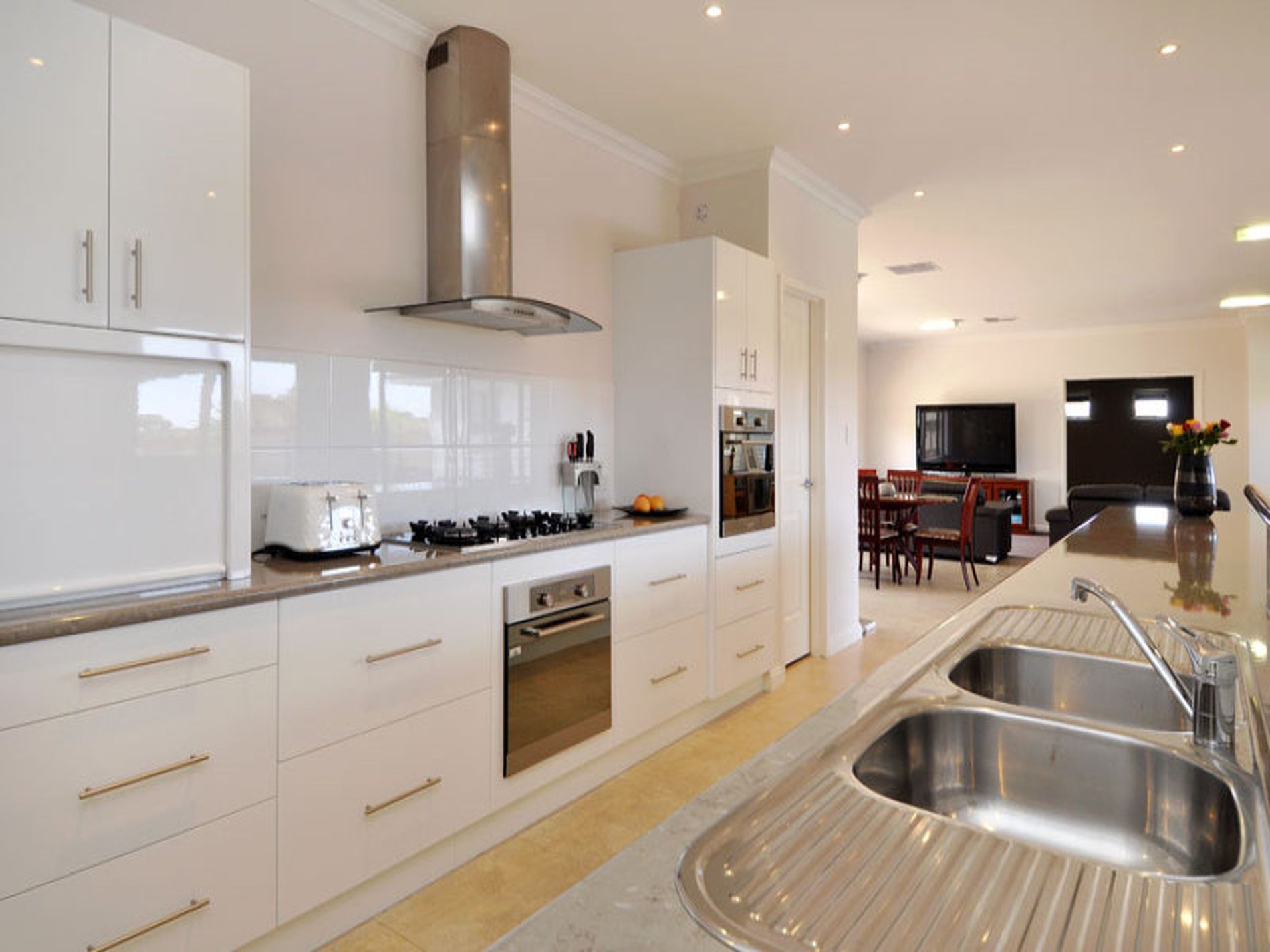 2 Pirring Way, Hannans