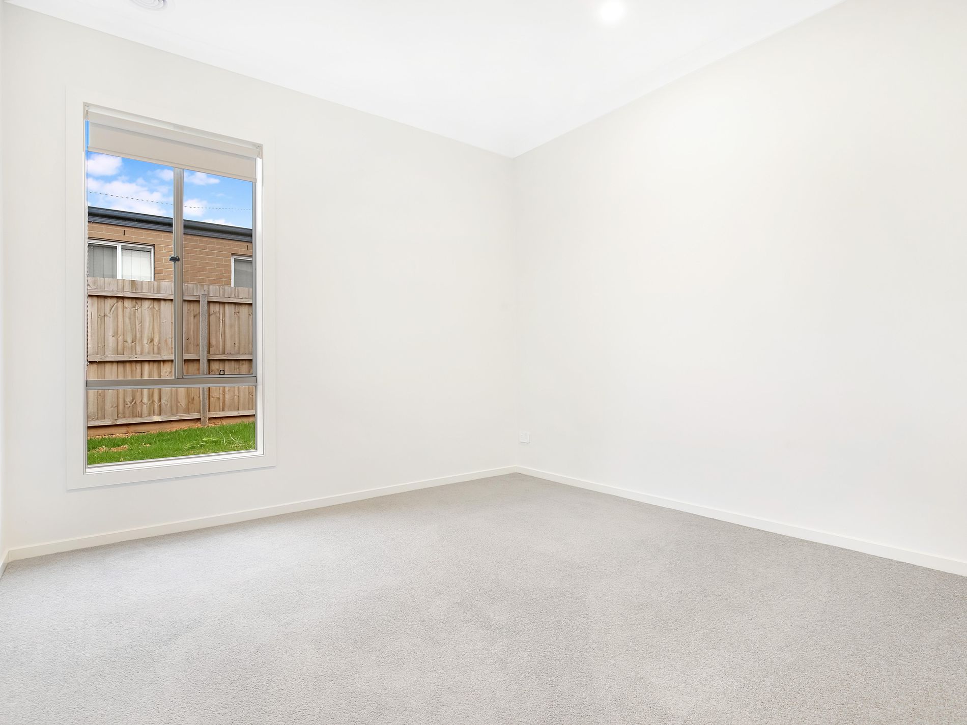 18 Marriott Blvd, Weir Views