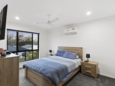 8 CULLIGAN WAY, Flagstone