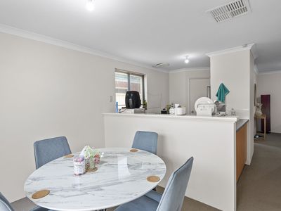 2 / 7 Barfield Road, Hammond Park