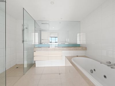 808 / 250 Saint Kilda Road, Southbank