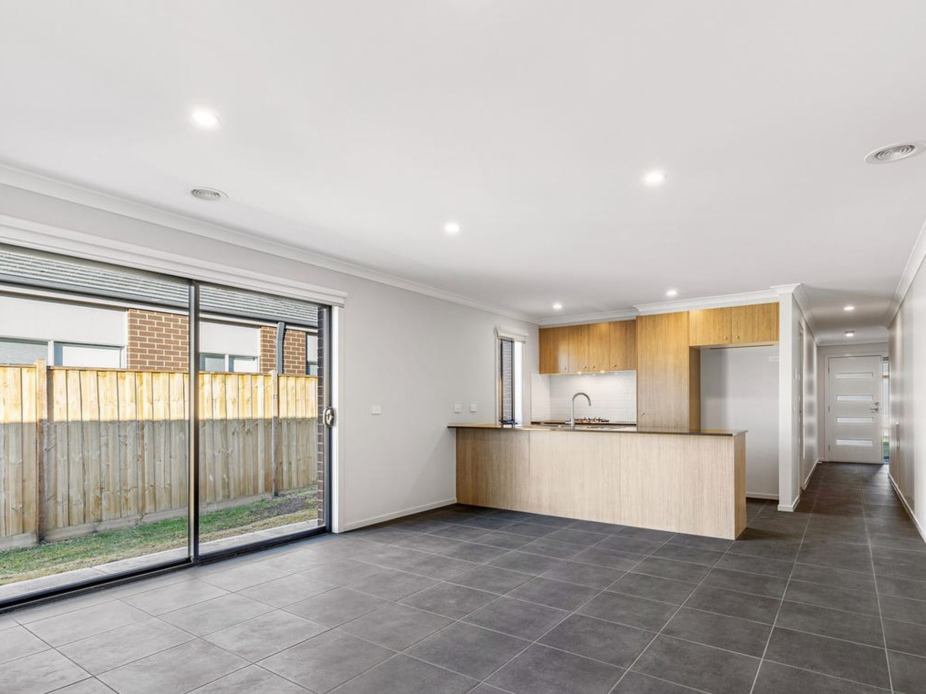 8 Library Road, Mambourin