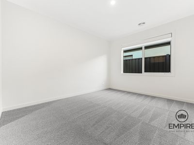 142 Yeungroon Boulevard, Clyde North