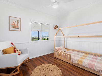 132 Seventeen Mile Rocks Road, Oxley