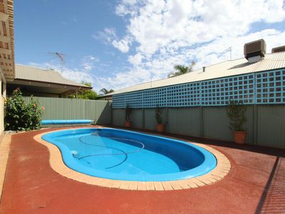 7 Heston Court, Somerville