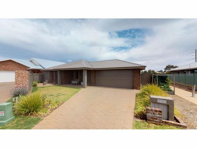 12 Aquarius Court, Dubbo