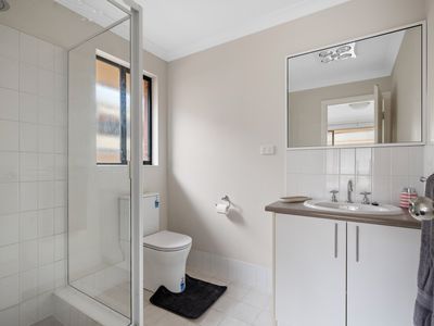 2 / 7 Bull Way, Somerville