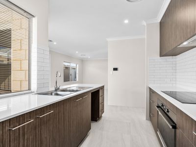 17 Desert Pea Loop, Piara Waters