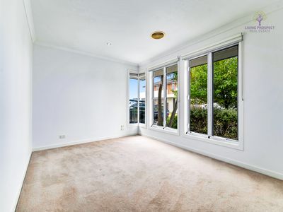 32 Signature Boulevard, Point Cook