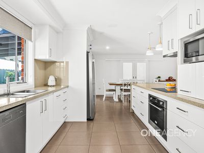6 Barcoo Circuit, Albion Park