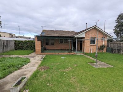 8 Vega Court, Newcomb