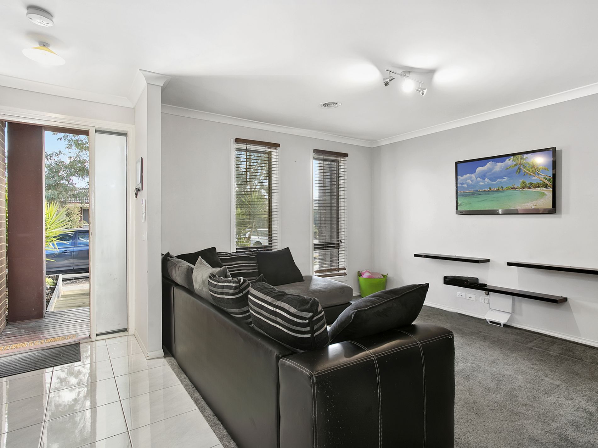 8 Yarraman Road, Manor Lakes