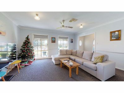 7 Lesley Place, Dubbo