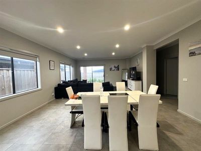 18 Petros St, Fraser Rise