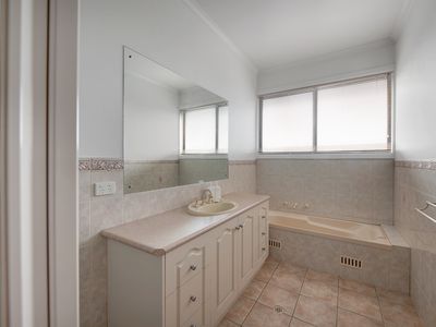 7 Bridges Drive, Southend