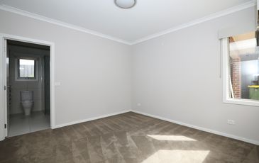 2 / 9 CHURCH STREET, Emerald