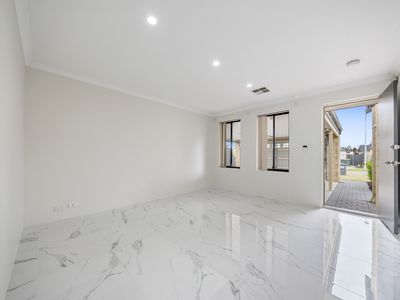 18 Montane Turn, Banksia Grove