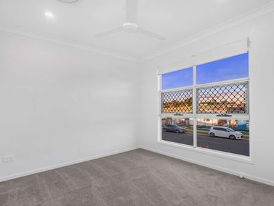 10 / 15 Waratah Way, Morayfield