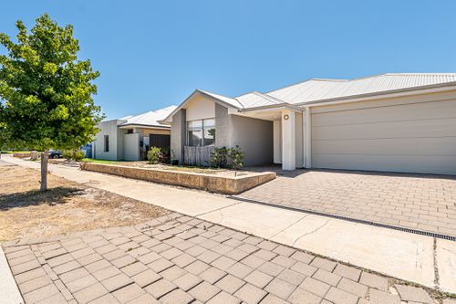 10 Dupain Way, Aveley