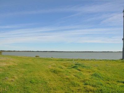 10 Pineview Court, Lake Charm