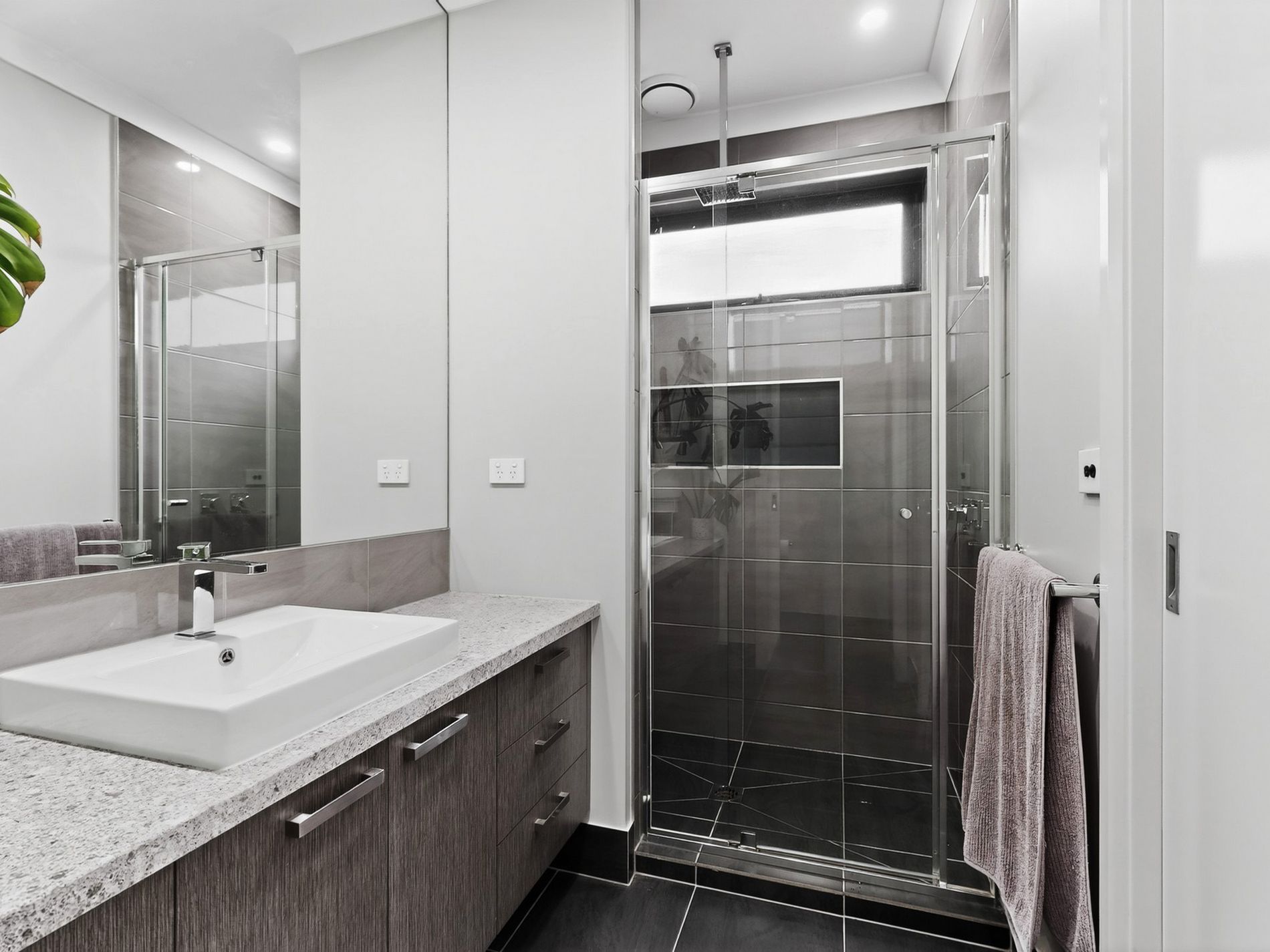 9 Kallista Circuit, Officer