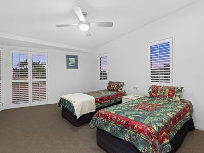 8 Carling Court, Raby Bay