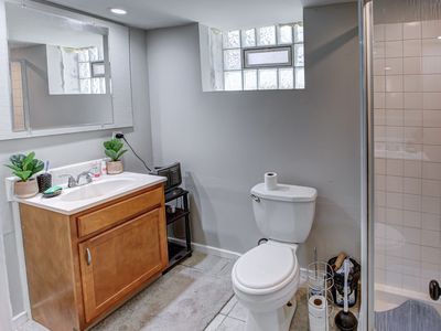 8422 Rosewood Avenue, Cleveland, OH, International