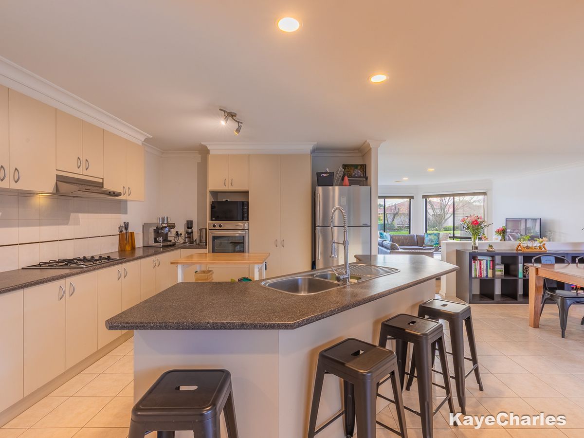 7 Castle Court, Beaconsfield