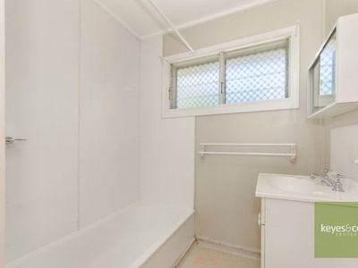 8 Eura Court, Mount Louisa