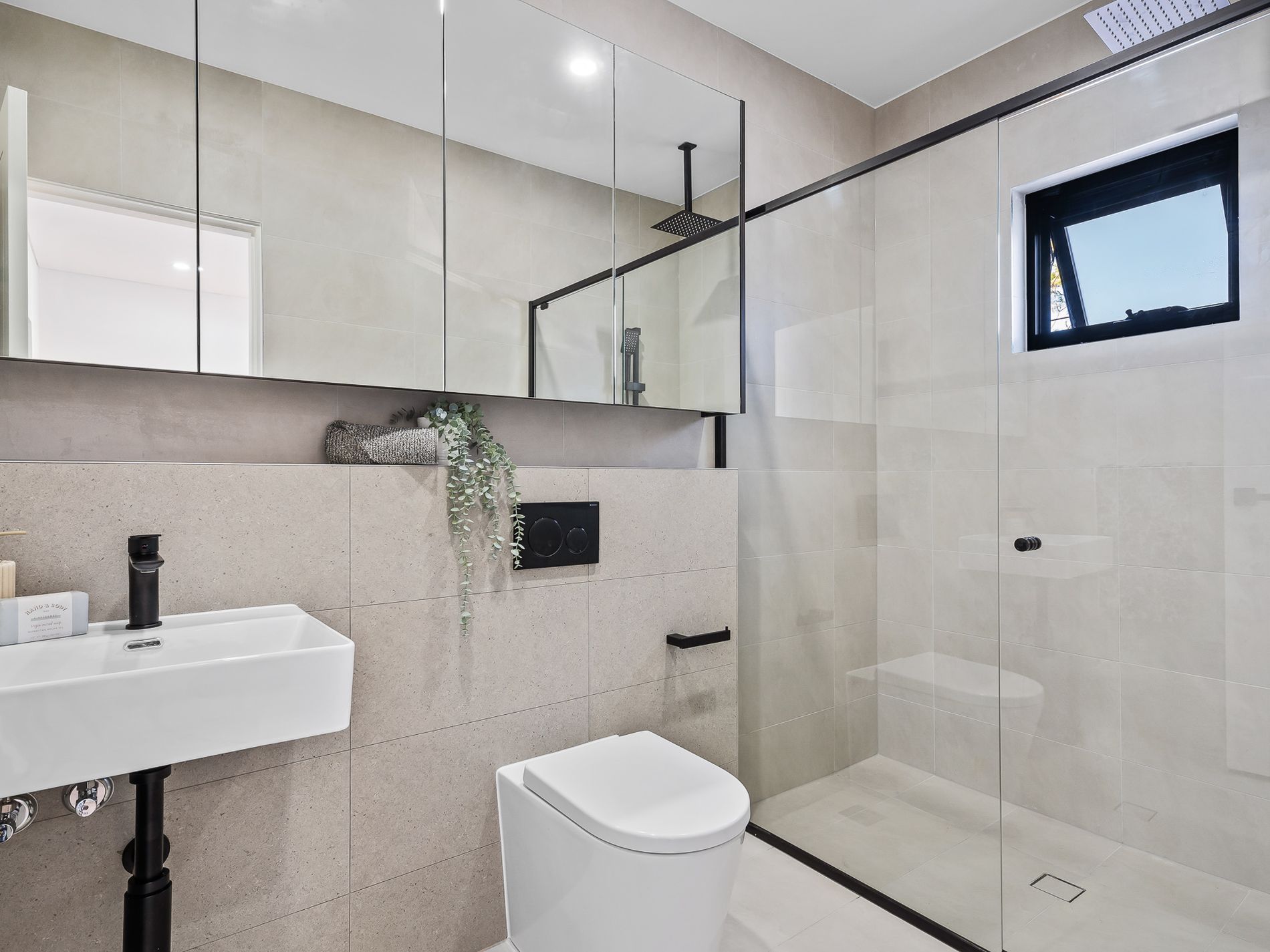 3 / 2 Bando Road, Girraween