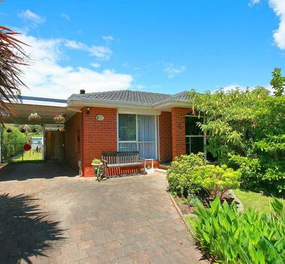 2 Gray Street, Cranbourne North