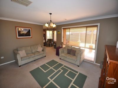 96 Twickenham Drive, Dubbo