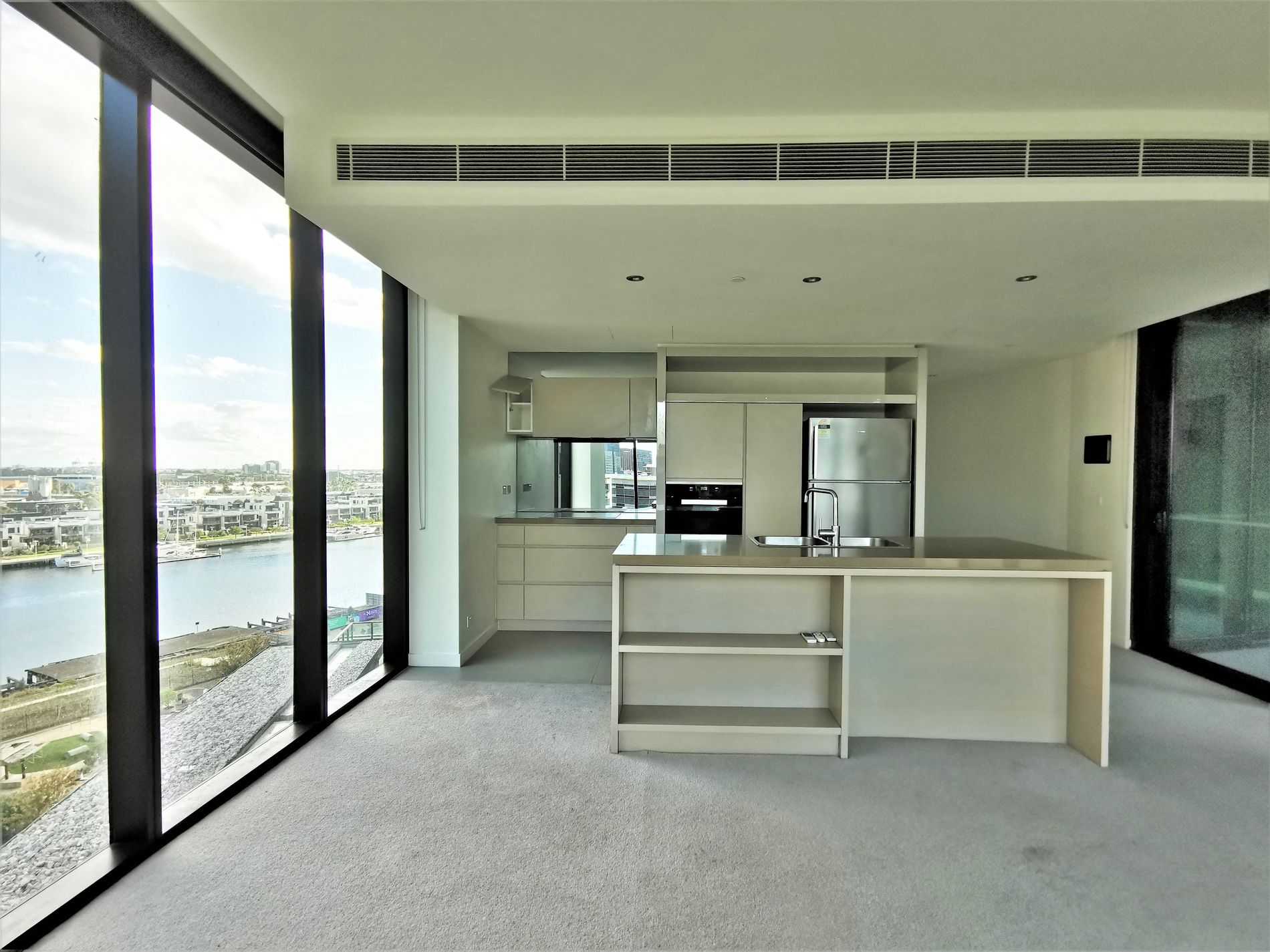 906 / 9 Waterside Place, Docklands