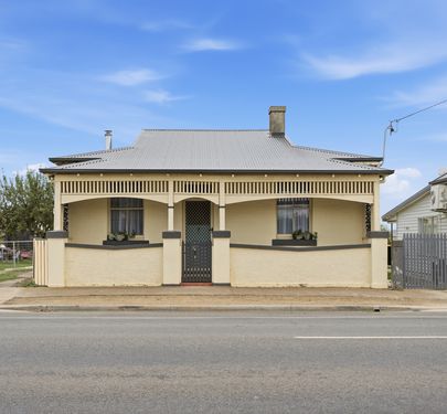 62 Main Street, Cressy