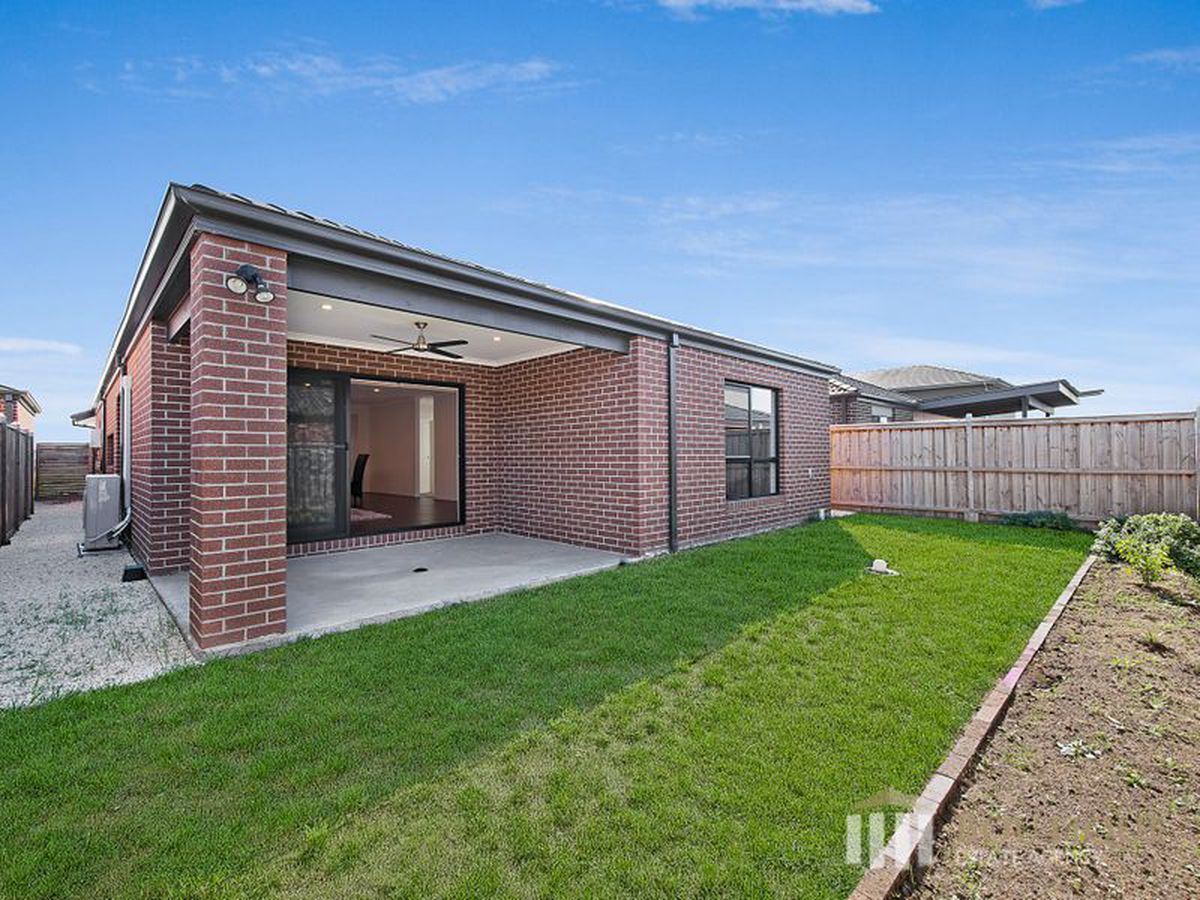 28 Wheelers Park Drive, Cranbourne North