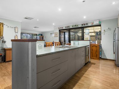 35 Bramley Way, Bibra Lake