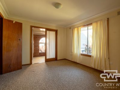 8 Lackey Street, Guyra