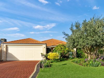 8 Marra Way, South Lake