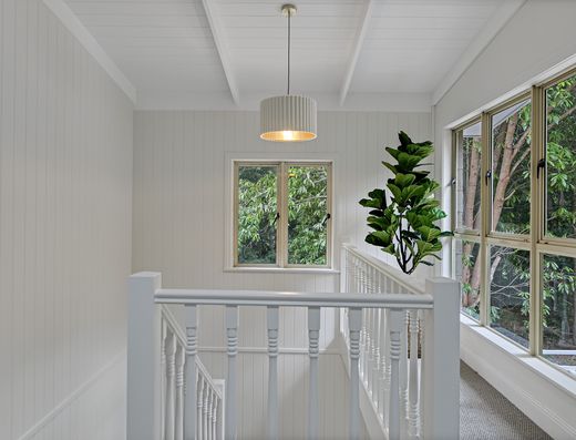 Well appointed upstairs residence in leafy surrounds image 17 Well appointed upstairs residence in leafy surrounds image 17