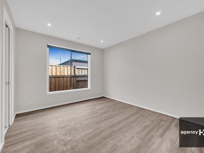 28 Art Deco Drive, Deanside