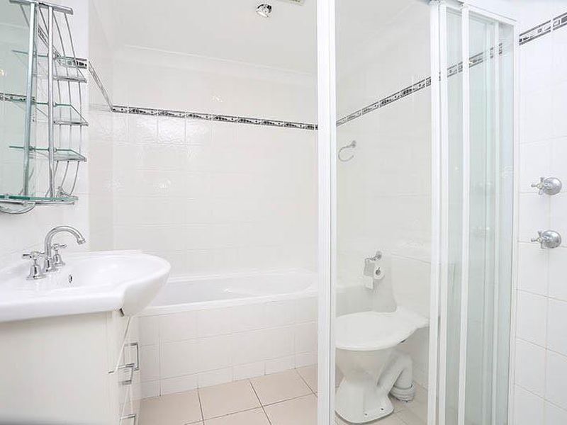 4 / 49 Bathurst St, Liverpool