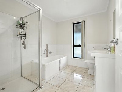 2 / 2 Carol Court, Westbury