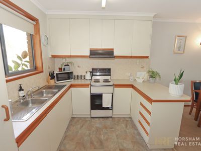 2 / 5 Penny Avenue, Horsham